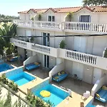 Three Graces Holiday Houses Complex